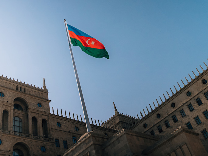 Baku 2025 race page header