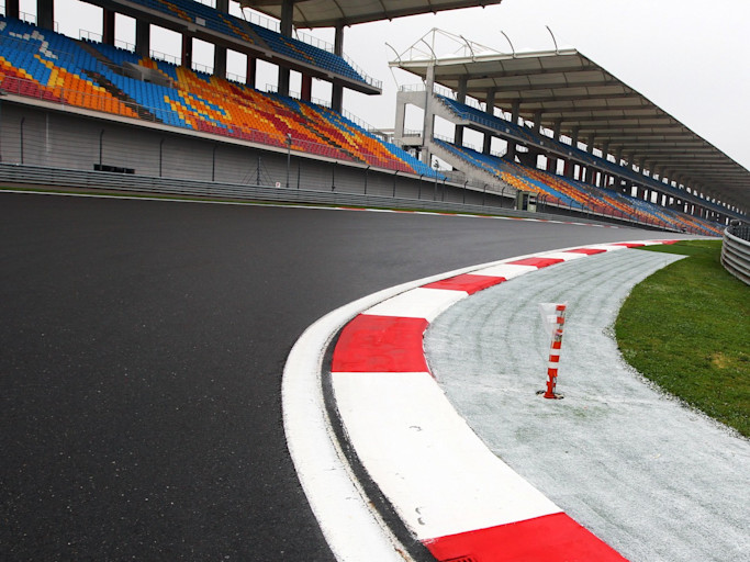 Into Turn One in Istanbul