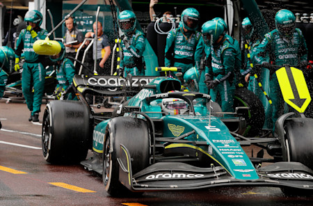 As the track dried out, Sebastian changed to Hard tyres on lap 23