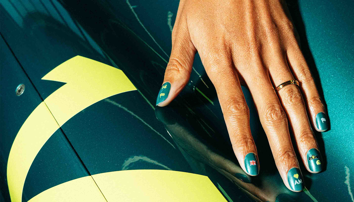 Nails Aston Martin 4