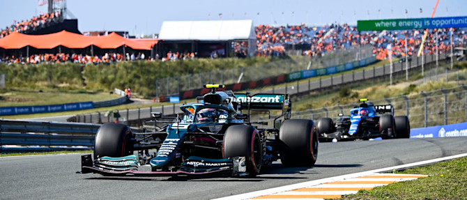 Sebastian leads an Alpine through the second sector in qualifying at Zandvoort